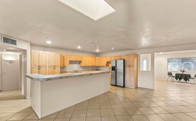 Building Photo - Great home in an active 55+ community!