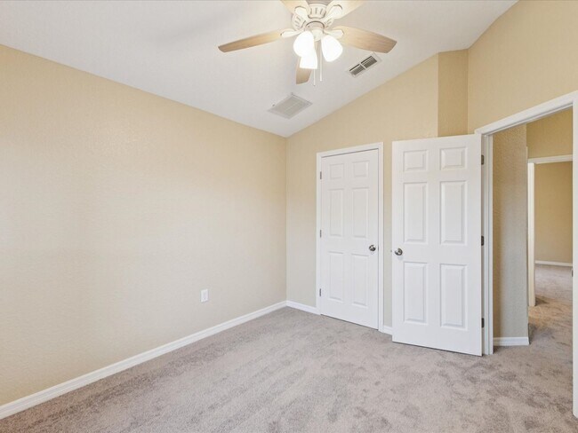 Building Photo - Don't Miss This Move-in Ready 4/2/2