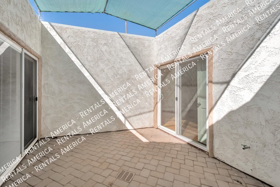Building Photo - 2076 E Alameda Dr