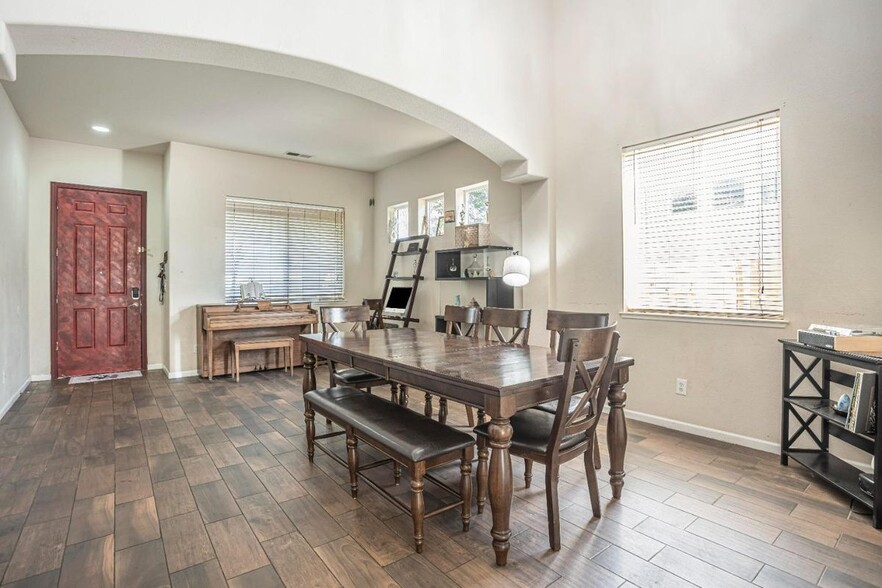 Building Photo - 8336 Cantwell Dr