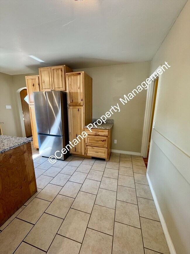 Building Photo - $500 off first months rent on 3 bed 2 bath...