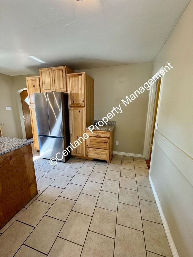 Building Photo - MOVING SPECIAL: $500 off First Full Months...