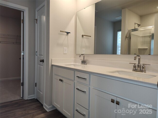 Building Photo - 3247 Crawford Ave