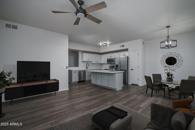 Building Photo - 18250 N Cave Creek Rd