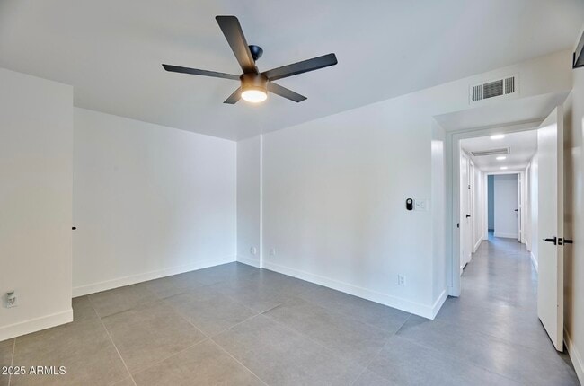 Building Photo - 5324 E Hillery Dr