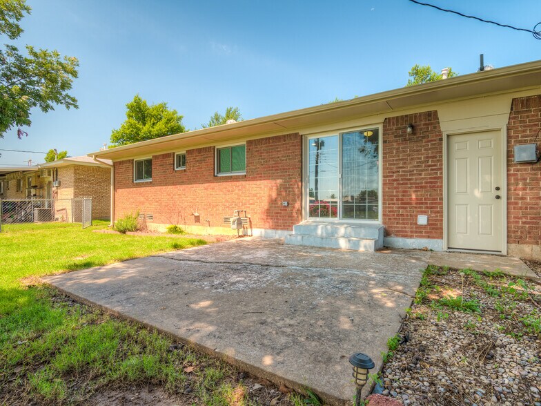 Building Photo - 1190 Tim Holt Dr