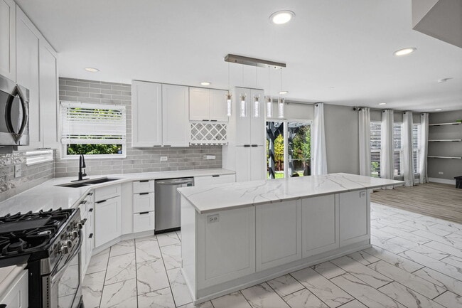 Building Photo - 5117 Woodmere Ct