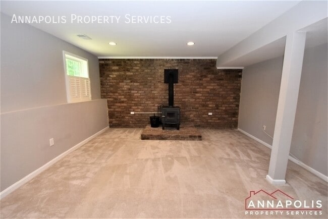 Building Photo - 442 Poplar Ln