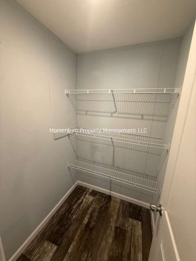 Building Photo - Gorgeous 3/2 Brooksville Available Now !