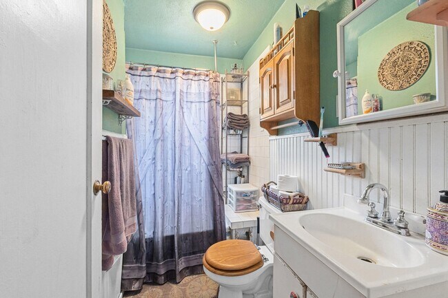 Building Photo - 206 W Jenkins Ave