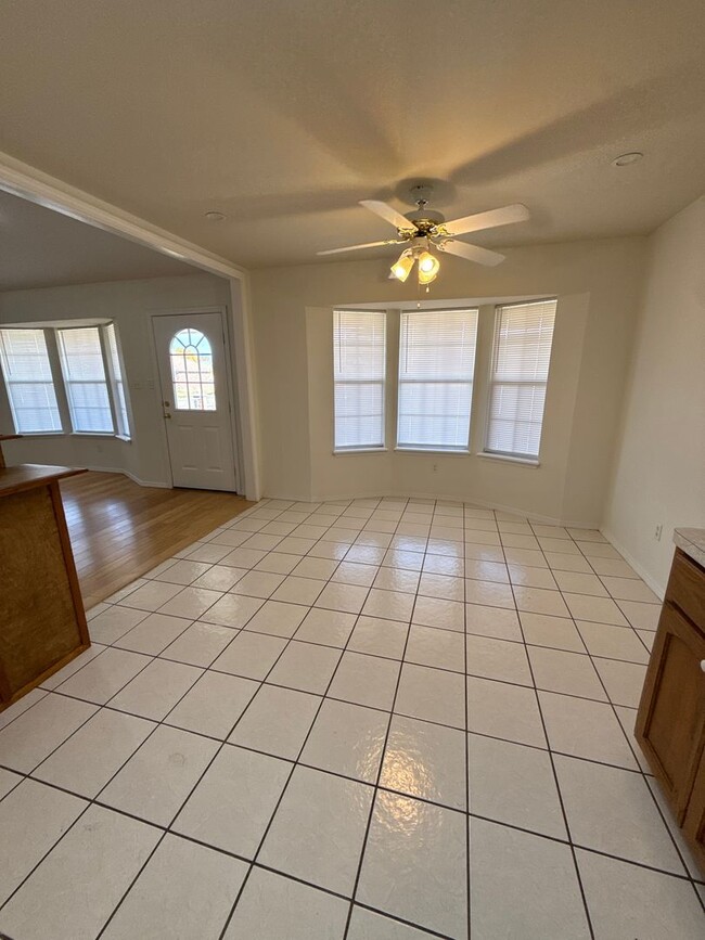 Building Photo - 1304 Ollie Dr