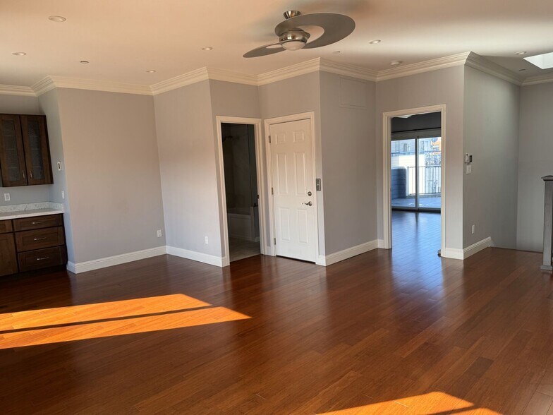 Building Photo - 1334 Anza St