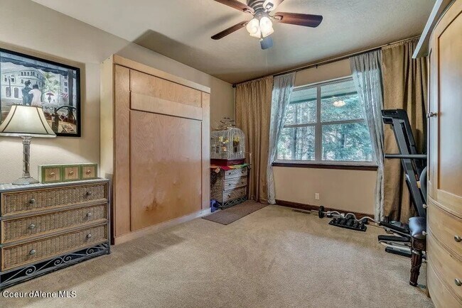 Building Photo - Pebble Creek