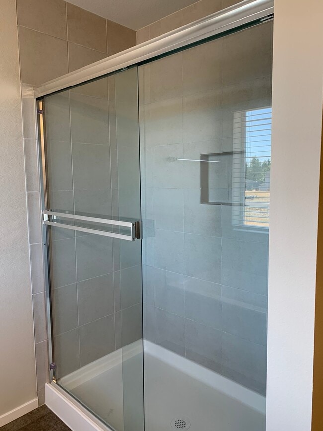 Building Photo - Beautiful 4 Bedroom 2.5 Bath Home Located In A Beautiful Master Planned Community in Camas! Top R...