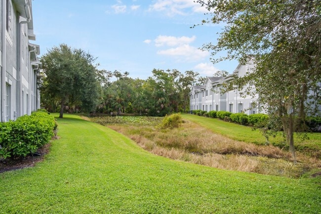 Building Photo - Riverwalk Retreat: Updated 3BR Townhome in...