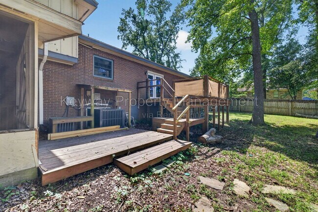 Building Photo - 2717 Dan St