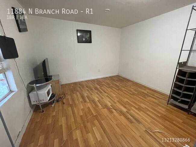 Building Photo - 11884 N Branch Rd