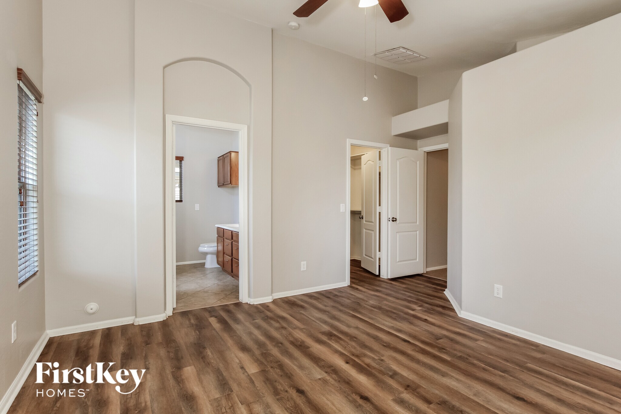 Building Photo - 1222 W Jersey Way