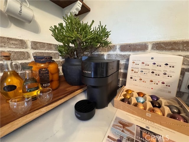 Building Photo - 323 W 18th St