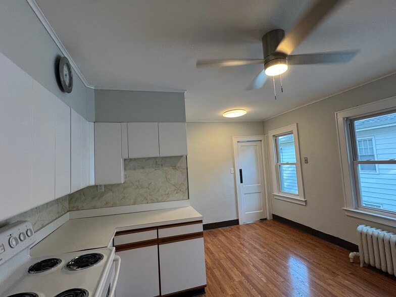 Kitchen - 135 Dover Rd