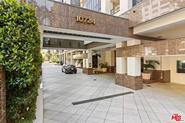 Building Photo - 10724 Wilshire Blvd