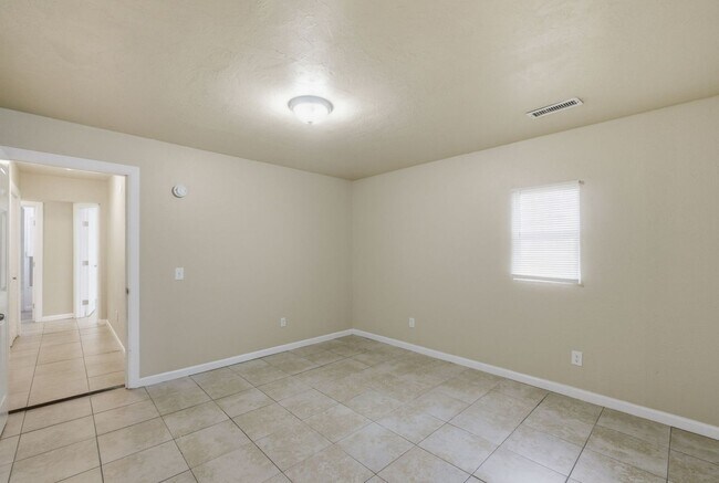 Building Photo - 3 bed, 2 bath home in Bethany, OK