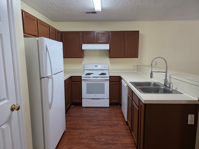 Building Photo - 1118 Towne Pk E Dr