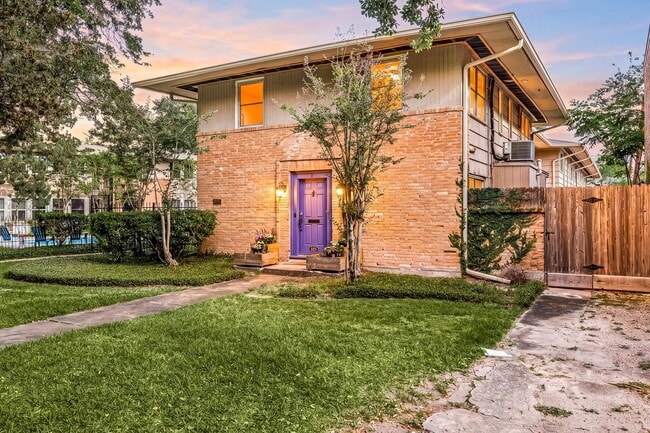 Building Photo - 4018 Blue Bonnet Blvd