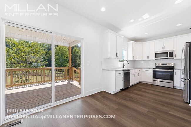 Building Photo - Luxury Modern Home with Covered Deck & Bon...