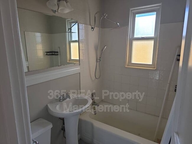 Building Photo - 1006 23rd St