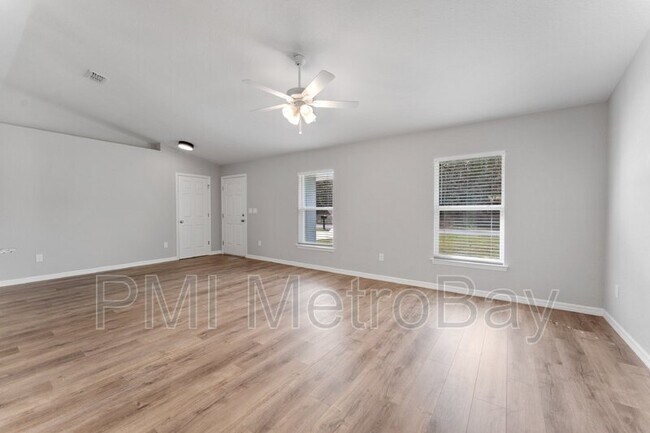 Building Photo - 9461 N Sandree Dr