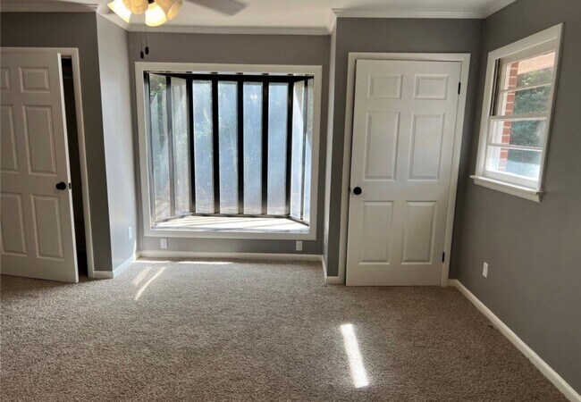 Building Photo - 4 Bedrooms | 2 Bathrooms | Section 8 Friendly