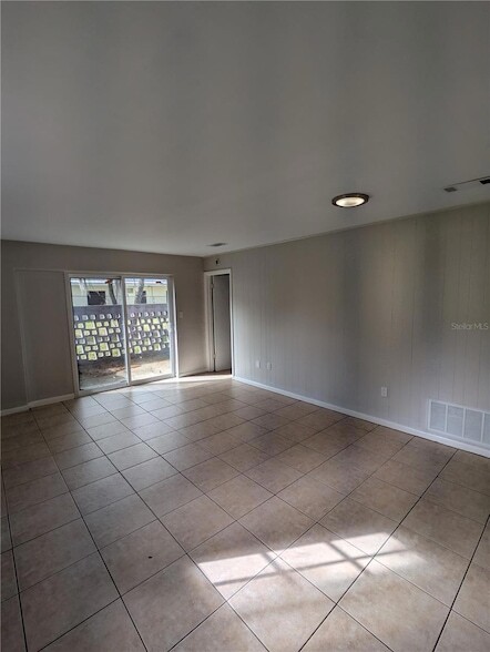 Building Photo - 805 NW 40 Ave