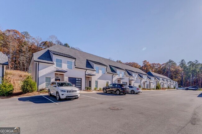 Building Photo - 109 Chateau Dr SE