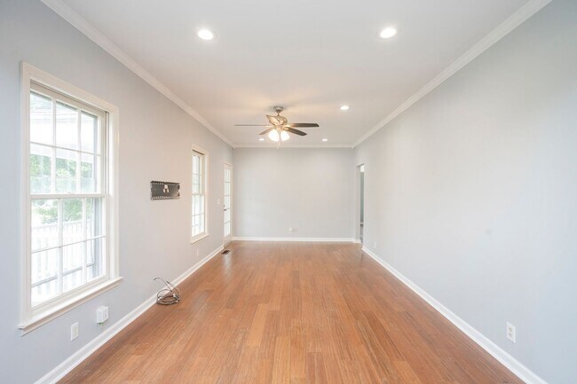 Building Photo - Lovely Home in Old Hickory