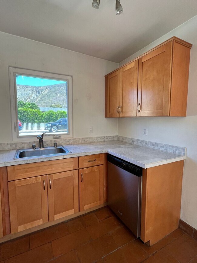 Building Photo - Charming Spanish Style Bungalow in West Ve...