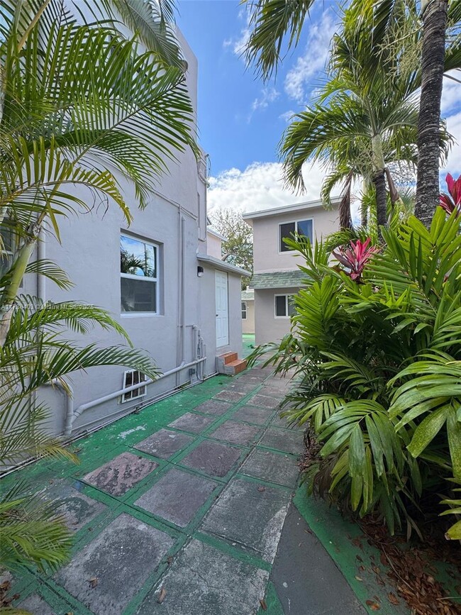 Building Photo - 1664 SW 9th St