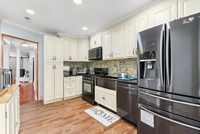 Building Photo - 217 Highwood Ave