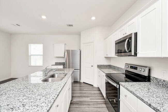 Building Photo - 7819 Royalwood Dr