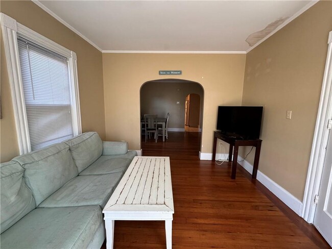 Building Photo - 46 William St