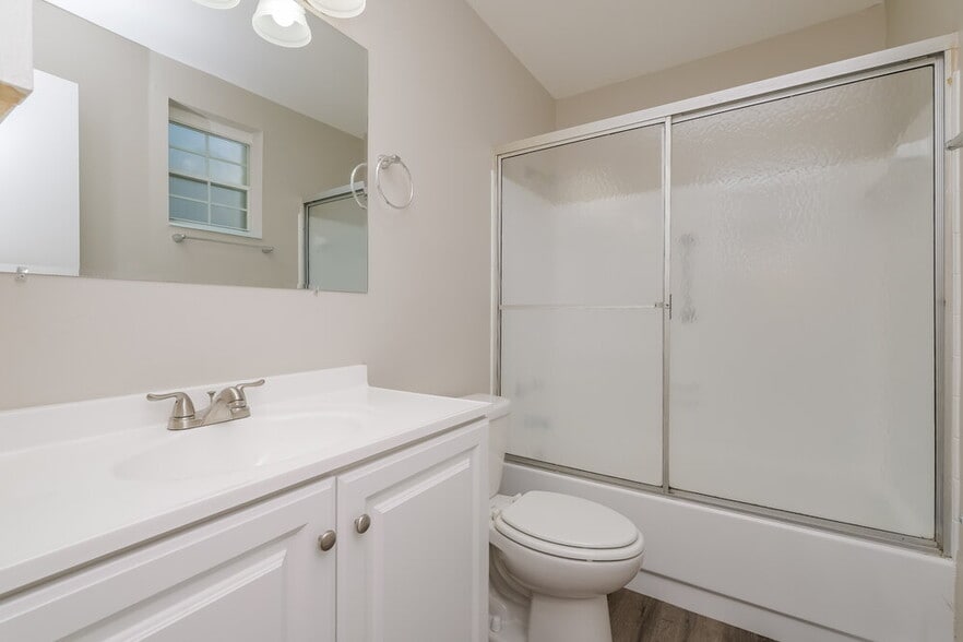 Building Photo - 9499 Hayes St