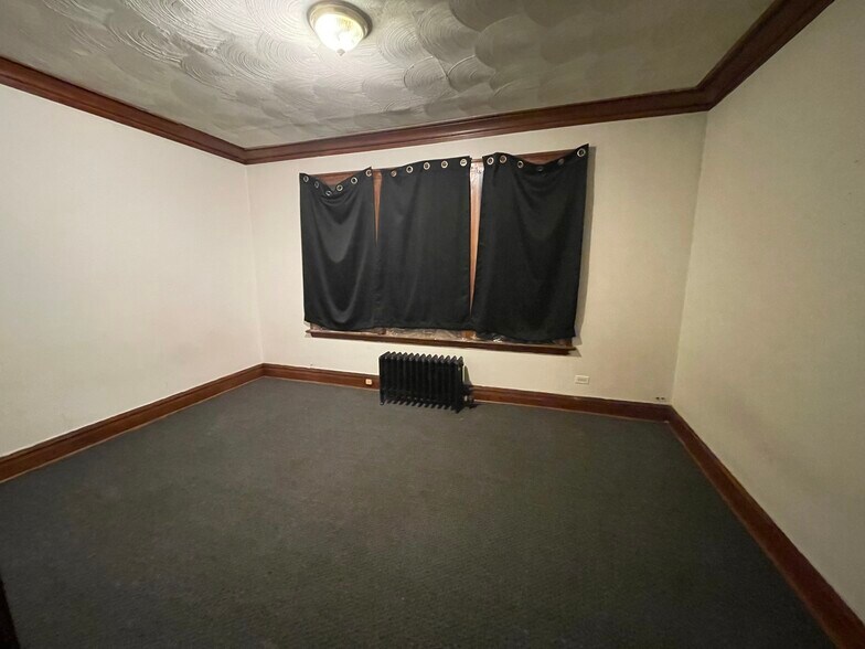 Building Photo - 7127 S Francisco Ave