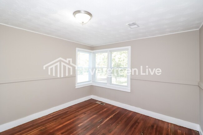 Building Photo - 4033 Clearpool Circle Rd