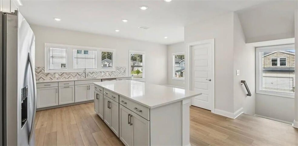 Building Photo - 403 Elise Wy