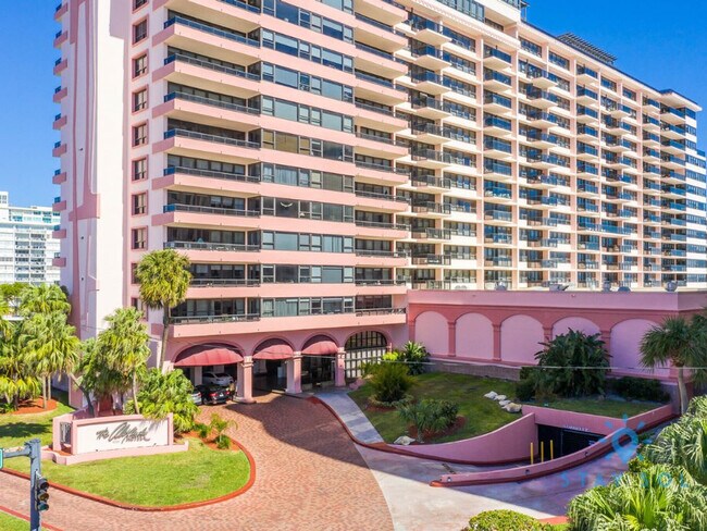 Building Photo - 5225 Collins Ave