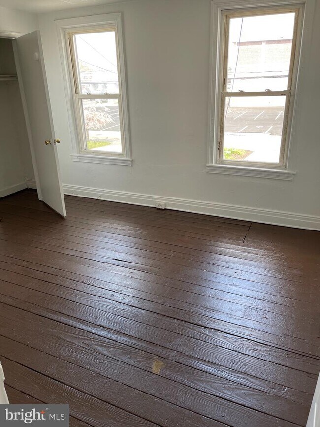 Building Photo - 52 N Broad St