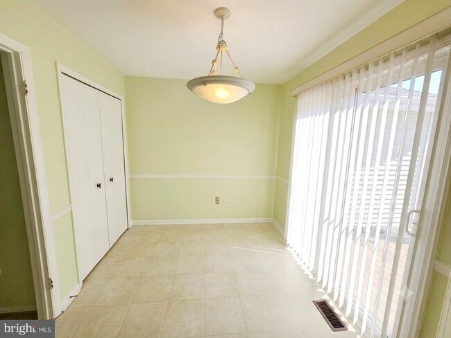 Building Photo - 6908-6910 Ten Timbers Ln