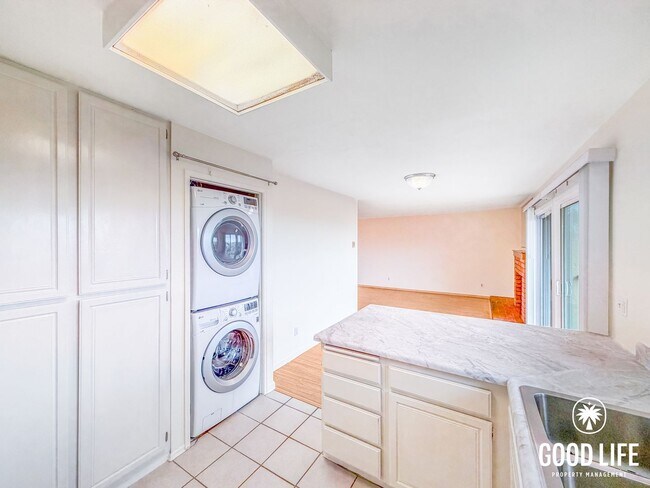 Building Photo - 2BD/1BA Condo in Clairemont with Balcony, In-Unit Laundry & Reserved Parking
