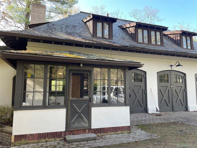 Building Photo - 12 Pine Hill Rd