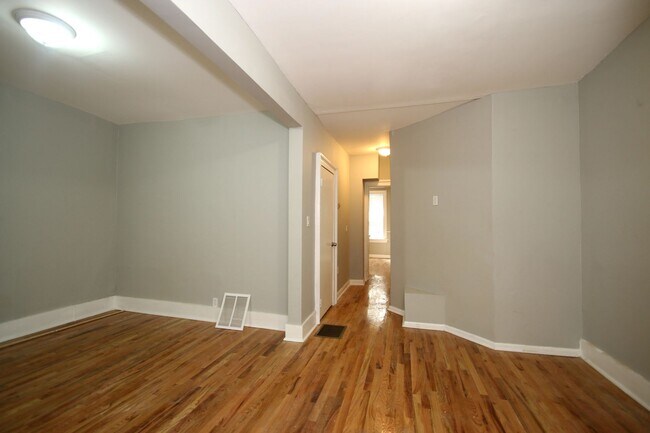 Building Photo - 42 Walnut St